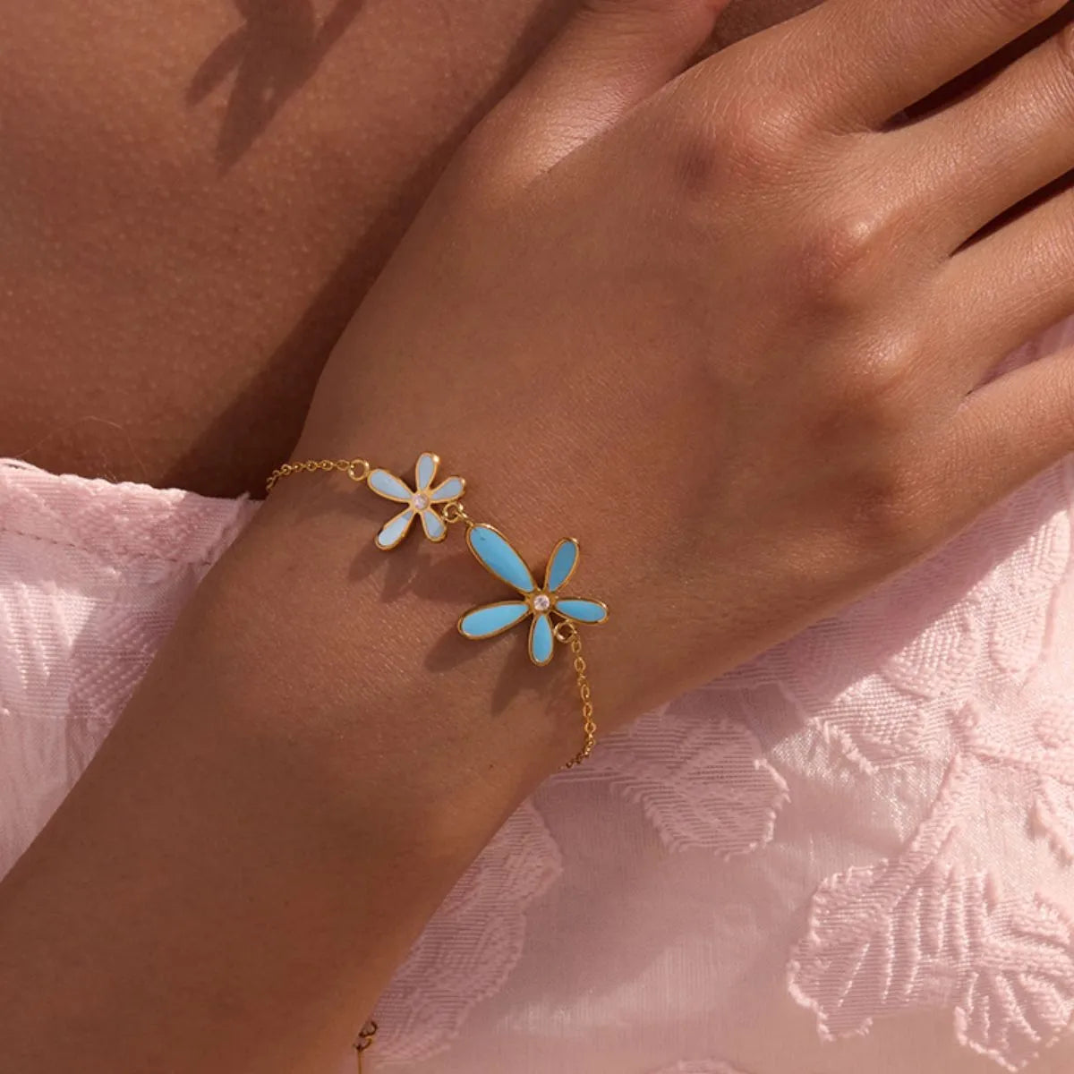 Resin Flower Necklace and Bracelet Jewelry Set